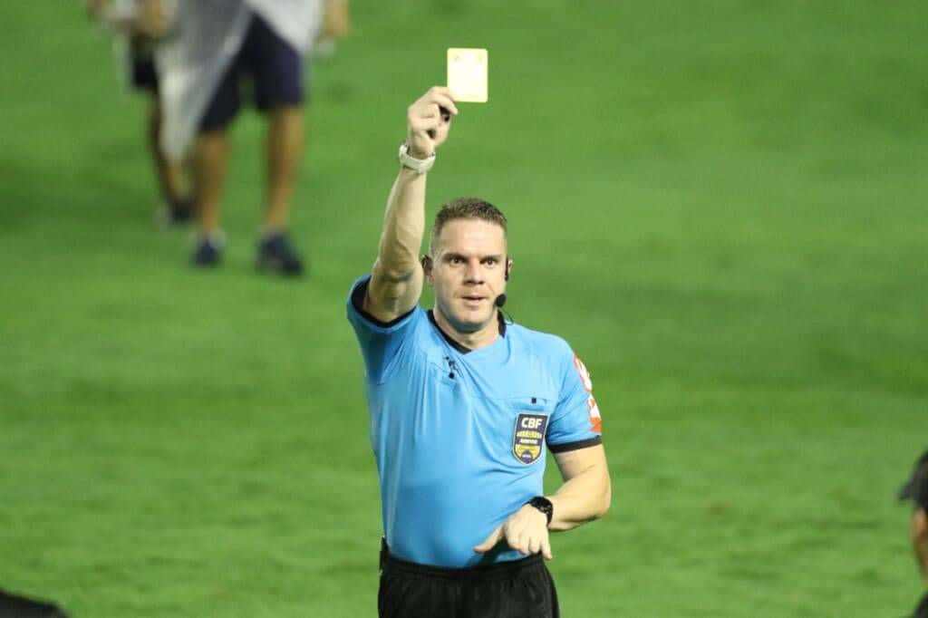 Cruzeiro x Flamengo - veja a escala completa de arbitragem para o confronto