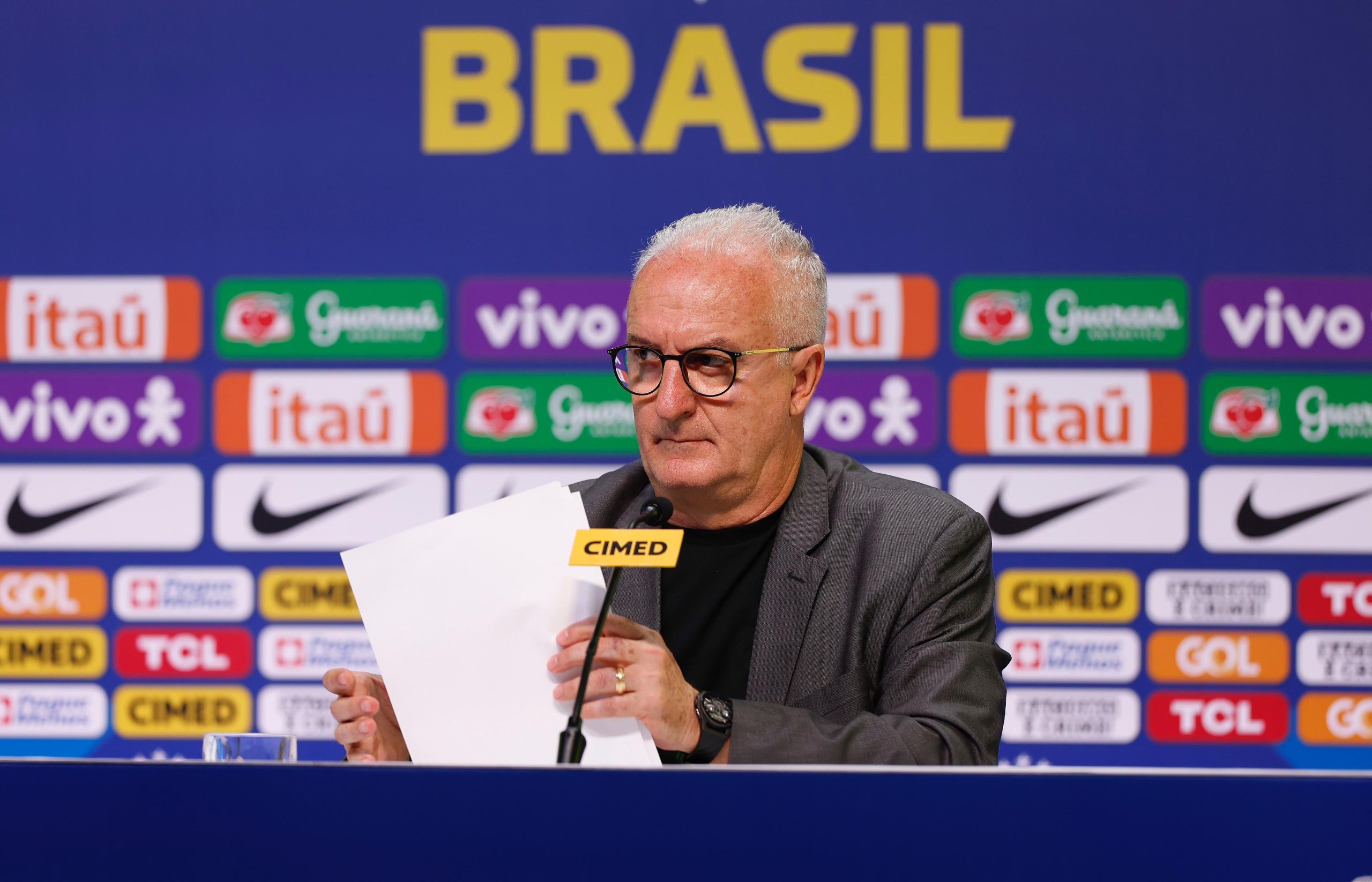 Dorival Junior sai em defesa de Vinicius Jr e critica resultado da Bola de Ouro