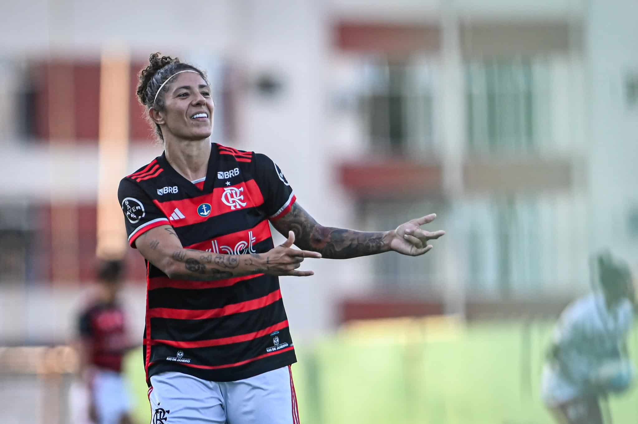 Flamengo anuncia renovação de contrato com a atacante Cristiane