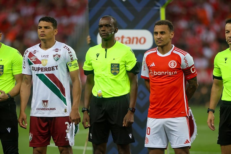 Na abertura da 33ª rodada, Internacional vence o Fluminense e deixa Flamengo fora do G4