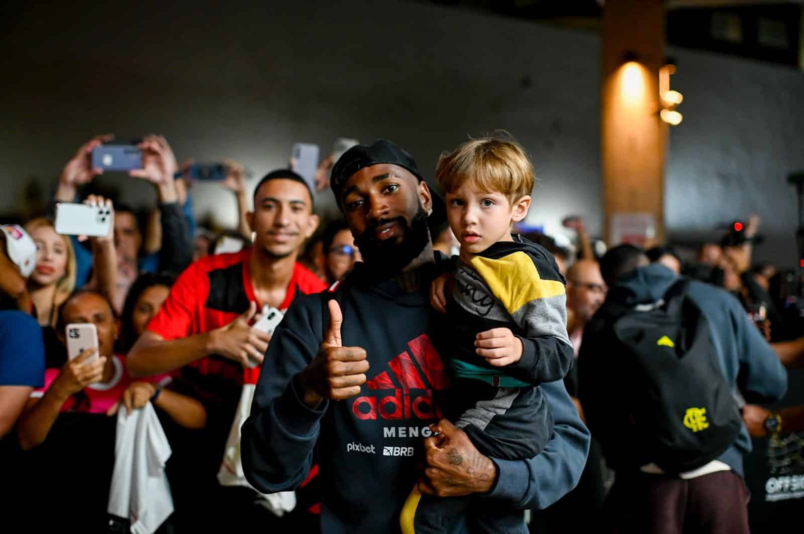 Flamengo é recebido com festa em BH antes da final da Copa do Brasil